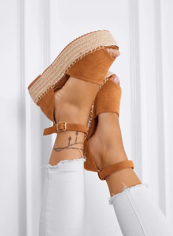 LICIA - Espadrillas beige in camoscio con zeppa e cinturino